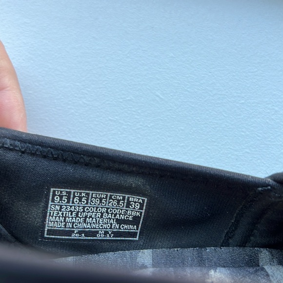 Sketchers air cooled, memory foam slip on loafers. 9.5 - Picture 9 of 9